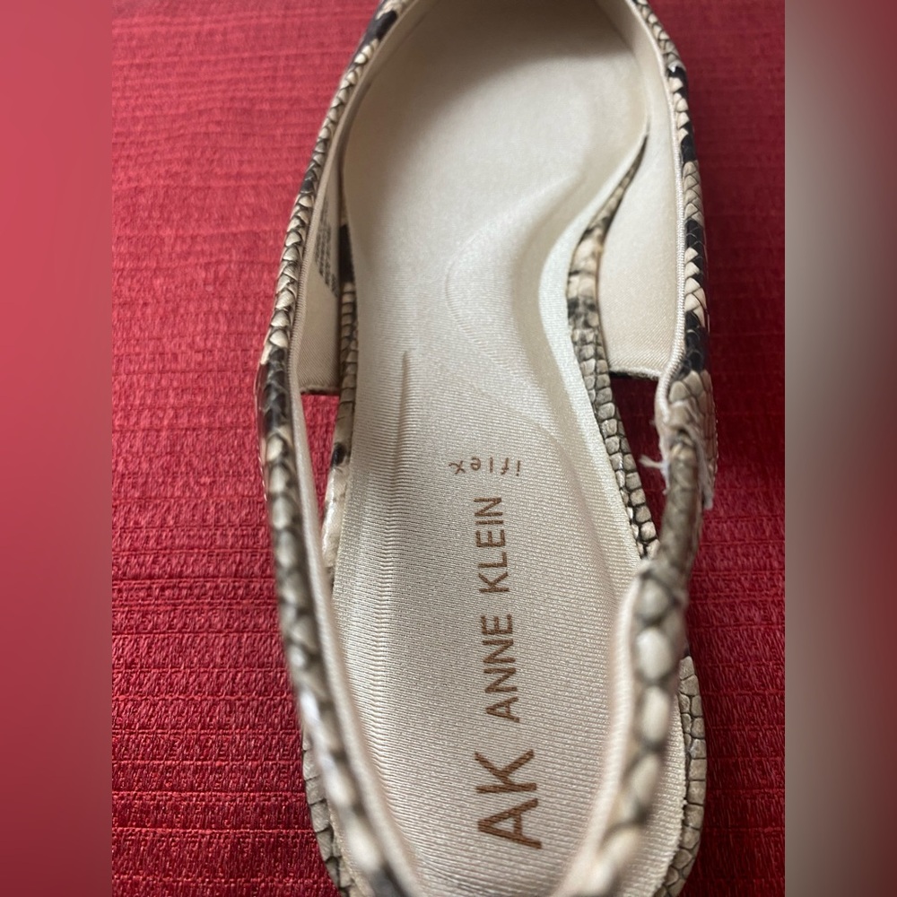 NWT…ANN KLEIN WOMENS SNAKESKIN SLINGBACK FLATS - Picture 5 of 16